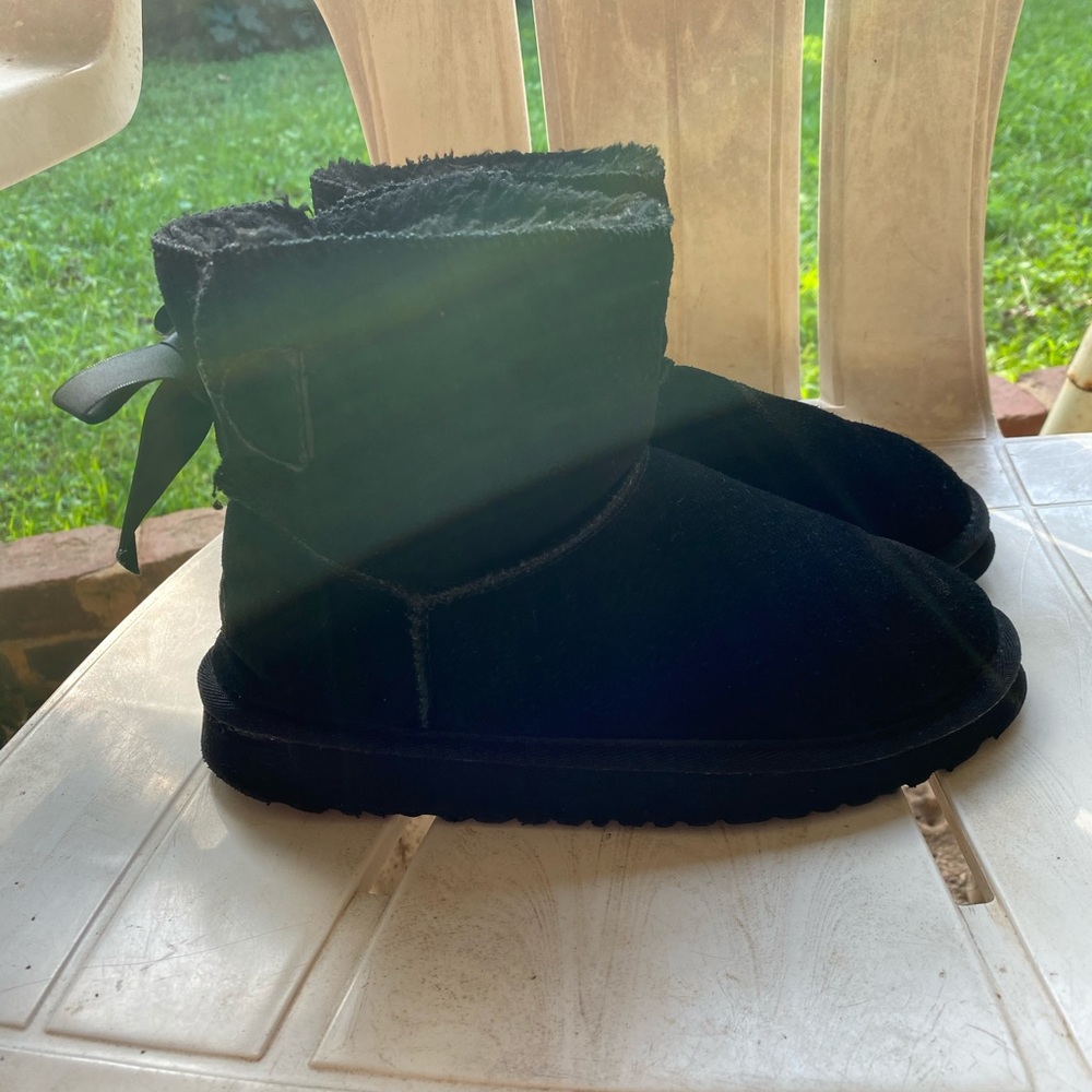 UGG Australia women’s mini Bailey Bow